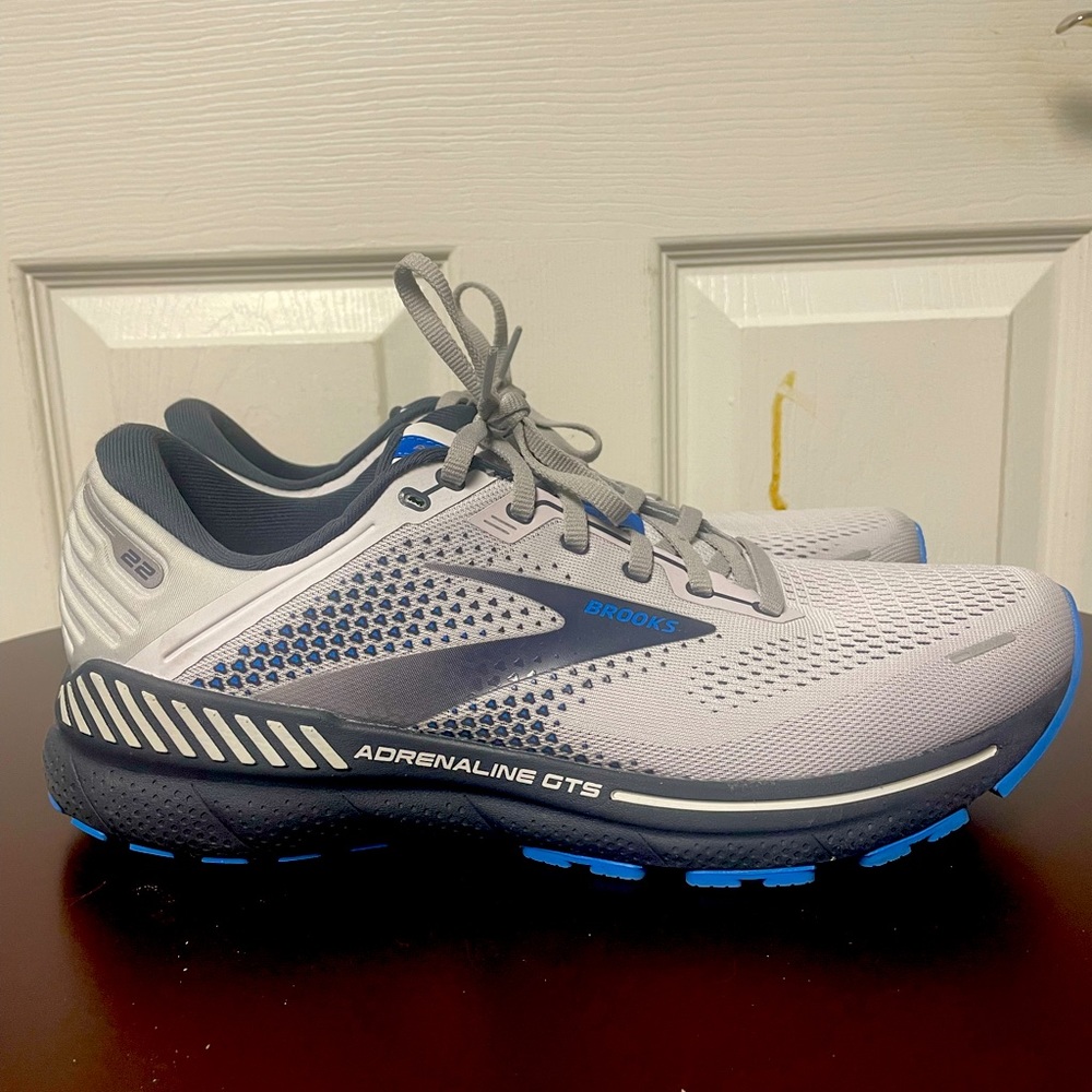 Mens Brooks size 11.5